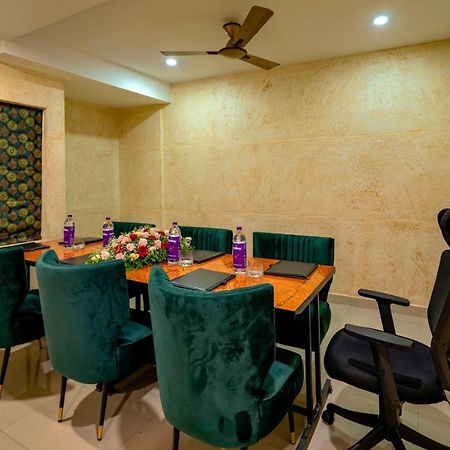 Hotel Malika Residency Ettumanoor Exterior photo