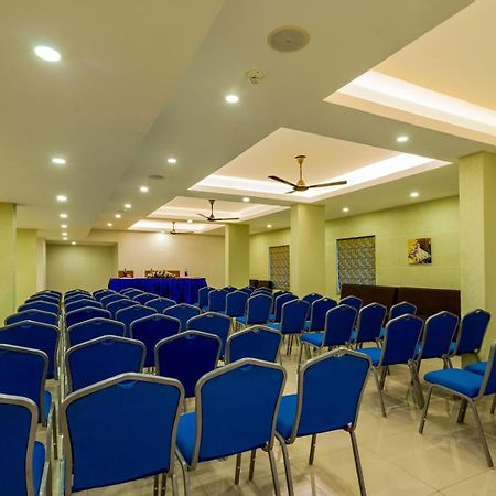 Hotel Malika Residency Ettumanoor Exterior photo