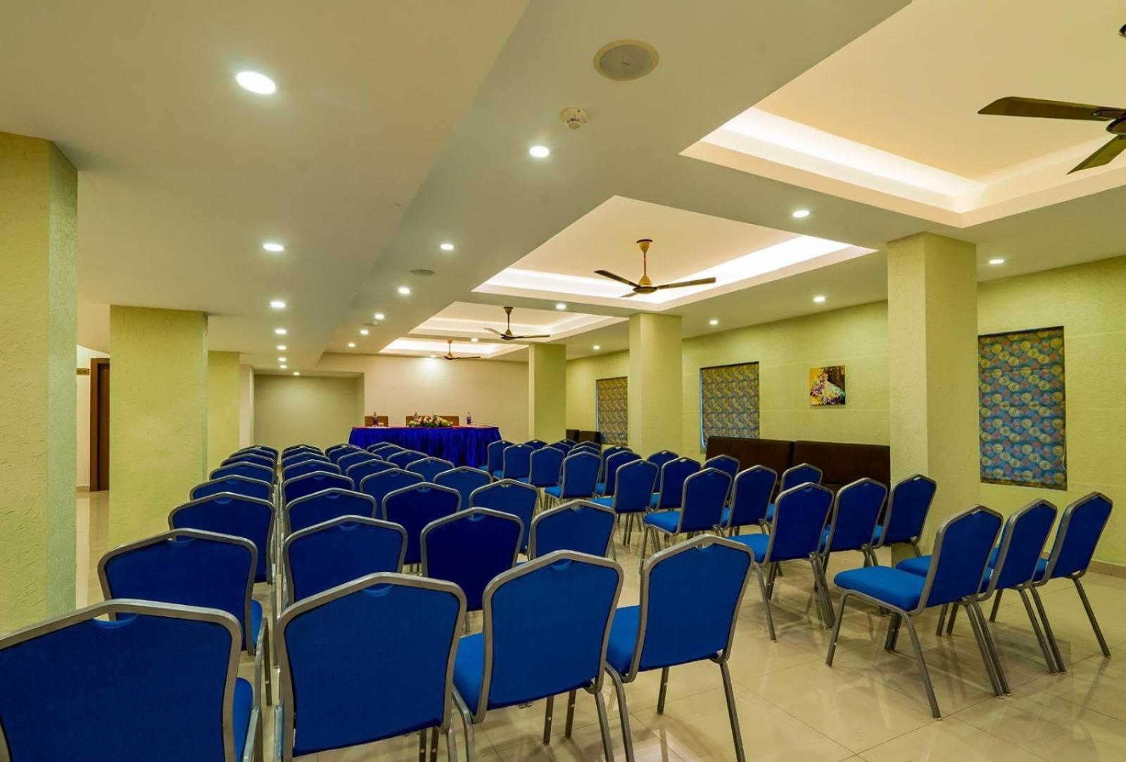 Hotel Malika Residency Ettumanoor Exterior photo