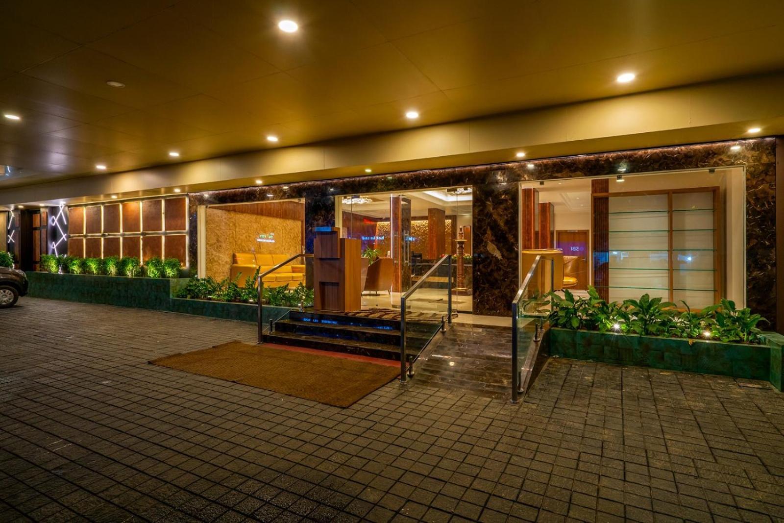 Hotel Malika Residency Ettumanoor Exterior photo
